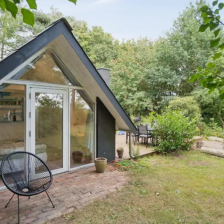 Modern Oasis Surrounded By Nature Ry